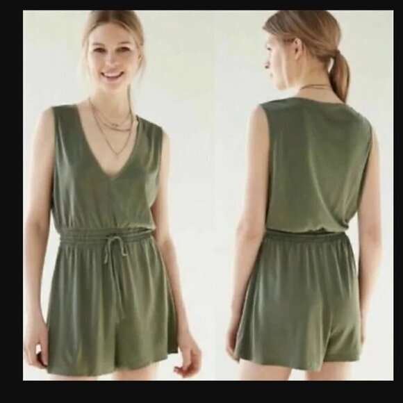 URBAN OUTFITTERS Silence + Noise Romper Women's Size Small Olive Tristin V Neck - Picture 2 of 11